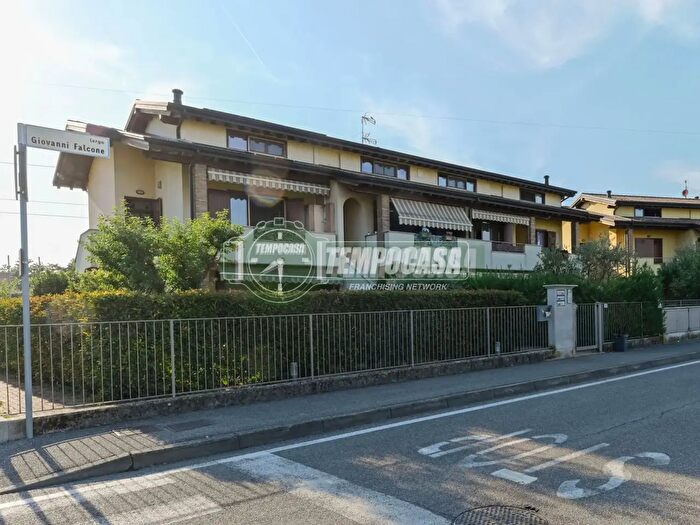 Appartamento trilocale in vendita in Largo Giovanni Falcone, Verdellino