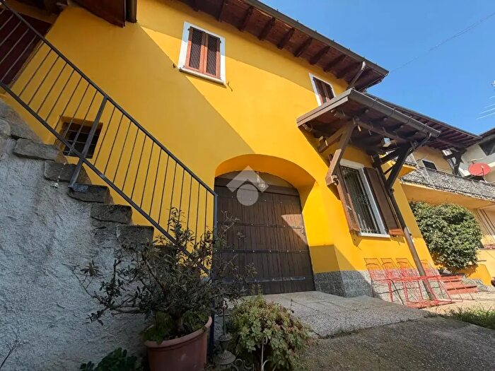 Appartamento quadrilocale in vendita in Via C Battisti, Lozza