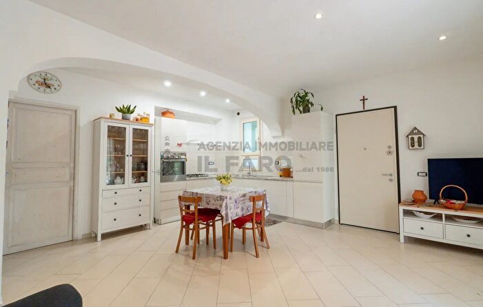 Casa con 5 locali in vendita in Via Sardeba, La Maddalena