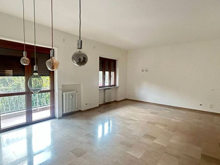Appartamento trilocale in affitto in Viale Libertà, Centro Storico, Pavia