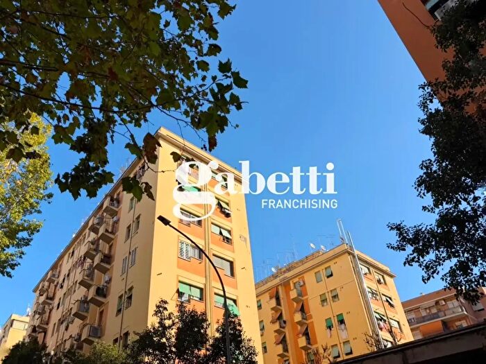 Appartamento bilocale in vendita in Via Olevano Romano, Roma