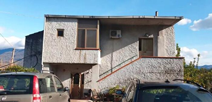 Casa con 6 locali in vendita in Via Beneficio, Castel Campagnano