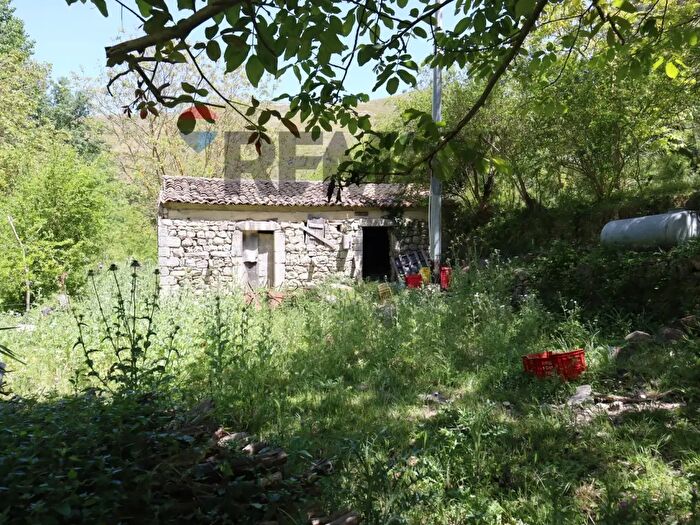 Casa quadrilocale in vendita in Strada Comunale dei Mulini, Monterosso Almo