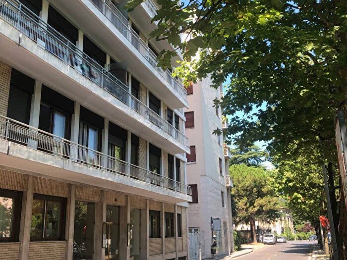 Appartamento quadrilocale in affitto in Viale Varese, Viale Varese Crocifisso, Como