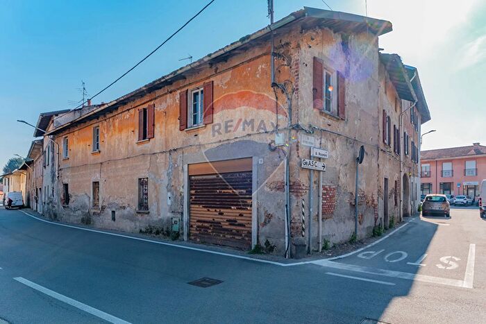 Case in Vendita e in Affitto - 2