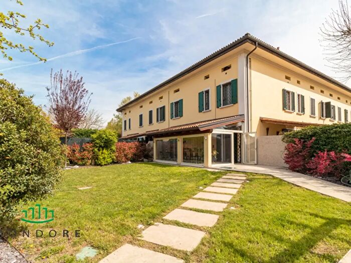 Casa con 9 locali in vendita in Via Lame, Castel Maggiore