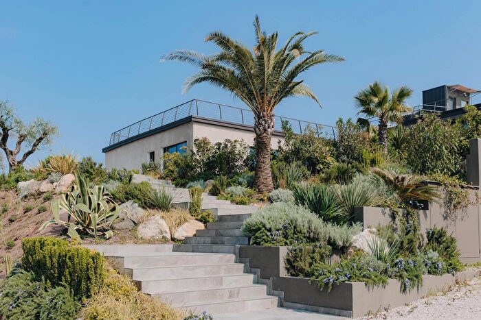 Appartamento con 10 locali in vendita in Via San Rocco, Padenghe Sul Garda