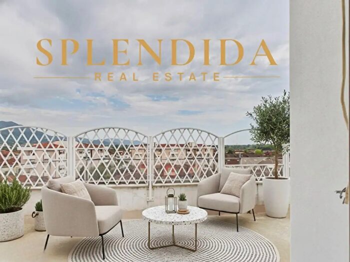 Appartamento con 7 locali in vendita in Seravezza
