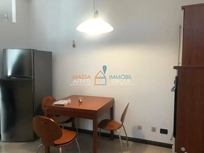 Casa quadrilocale in affitto in Via Quercioli, Massa