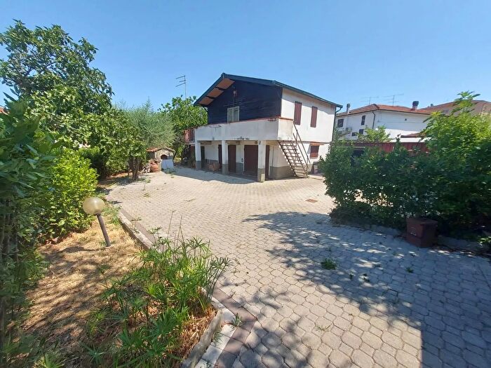 Casa con 6 locali in vendita in Via Yuri Gagarin Pontedera, Pontedera