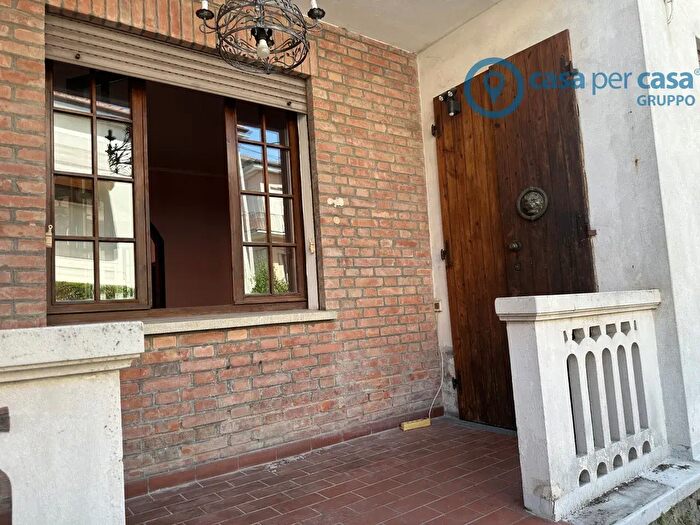 Casa quadrilocale in vendita in Rovigo