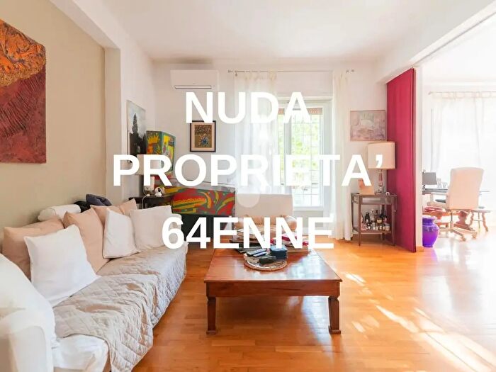 Appartamento trilocale in vendita in Via Val d'Aosta, Roma
