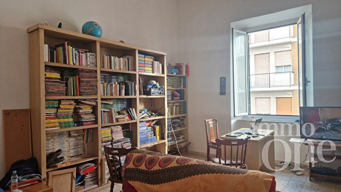 Appartamento con 8 locali in vendita in Livorno