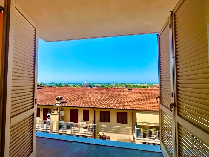 Appartamento con 5 locali in vendita in Massa