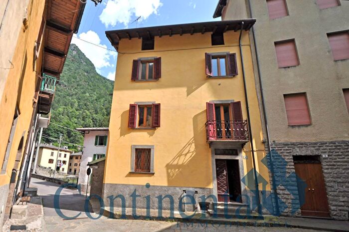 Appartamento quadrilocale in vendita in Via Roma, Isola Di Fondra