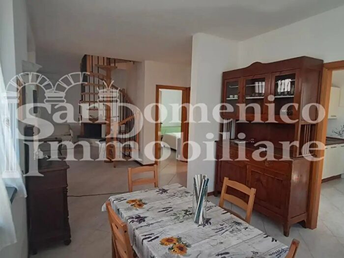 Casa con 5 locali in vendita in Cascina
