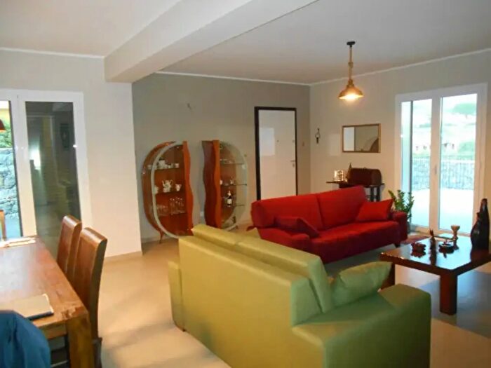 Casa con 6 locali in vendita in Via Cavalier Pietro Leonardi, Viagrande