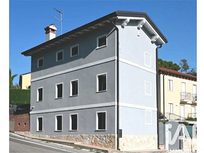 Casa con 8 locali in vendita in Via San Biagio, Zugliano