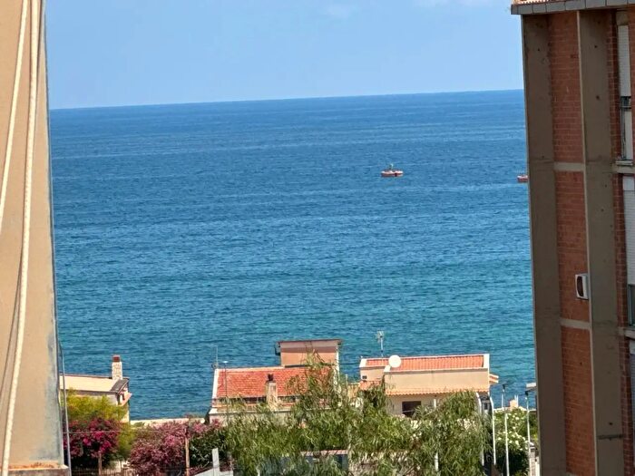Appartamento con 5 locali in vendita in Passaggio Giuseppe De Felice Giuffrida, Palermo