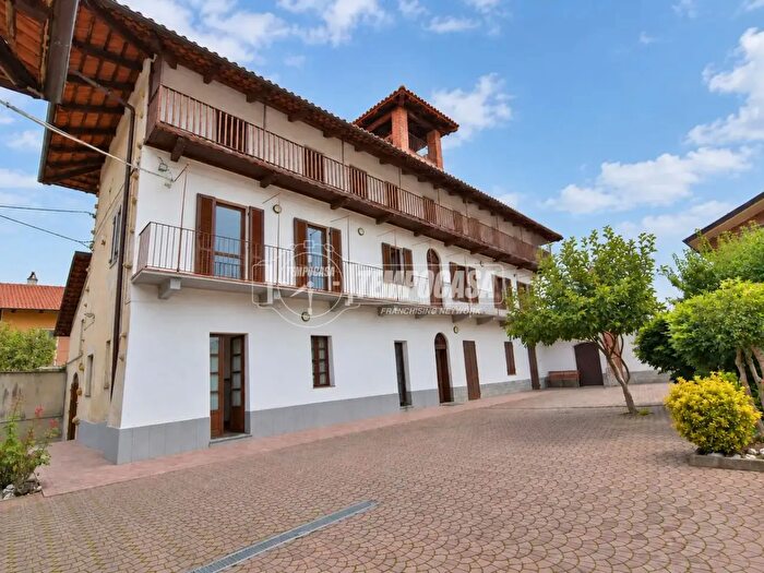 Casa con 11 locali in vendita in Via Malone Grange di Front, Front