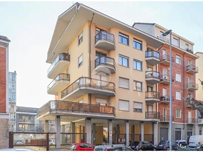 Appartamento trilocale in vendita in Via Foligno, Torino