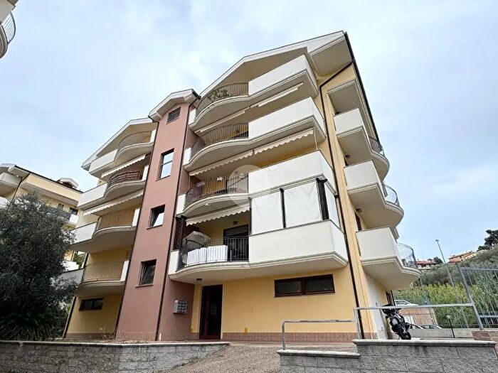 Appartamento trilocale in vendita in Via Cicerone, Spoltore