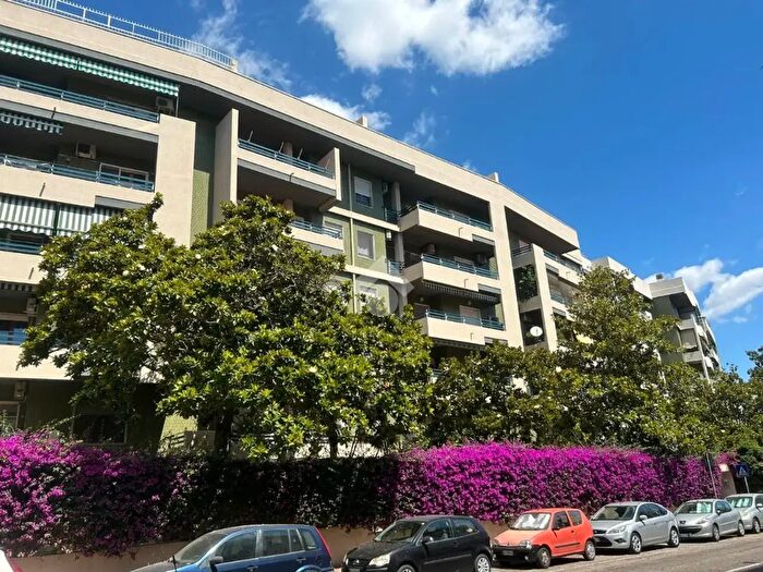 Appartamento trilocale in affitto in Via Generale Stefano Cagna, Cagliari