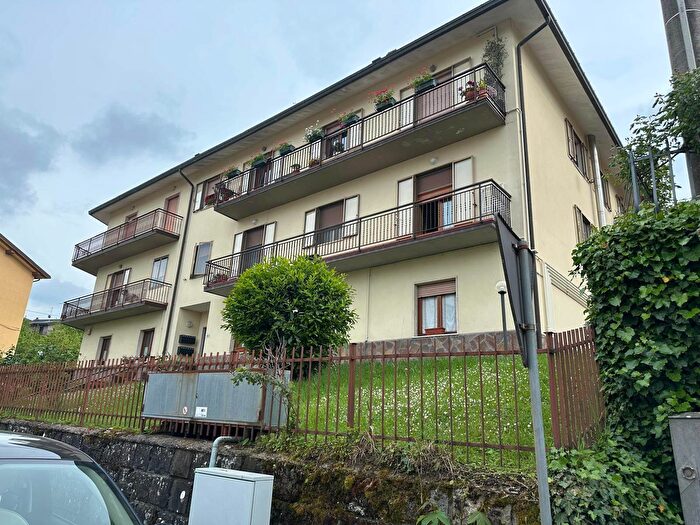 Appartamento quadrilocale in vendita in Via Garibaldi, Castiglione Dei Pepoli