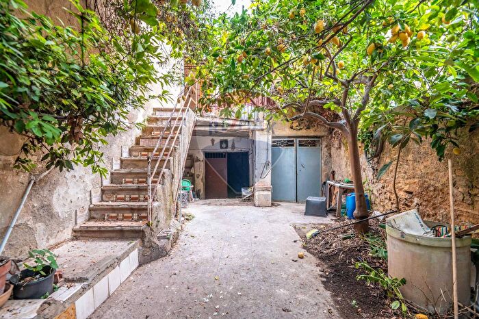 Casa quadrilocale in vendita in Via Moschitta, Caltagirone