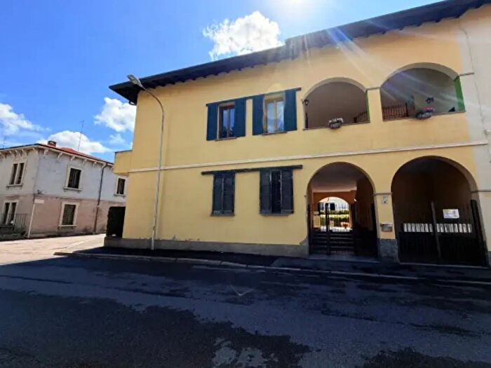 Appartamento trilocale in vendita in Via Maggio, Parabiago