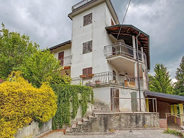 Appartamento con 6 locali in vendita in Via San Francesco, Cunardo
