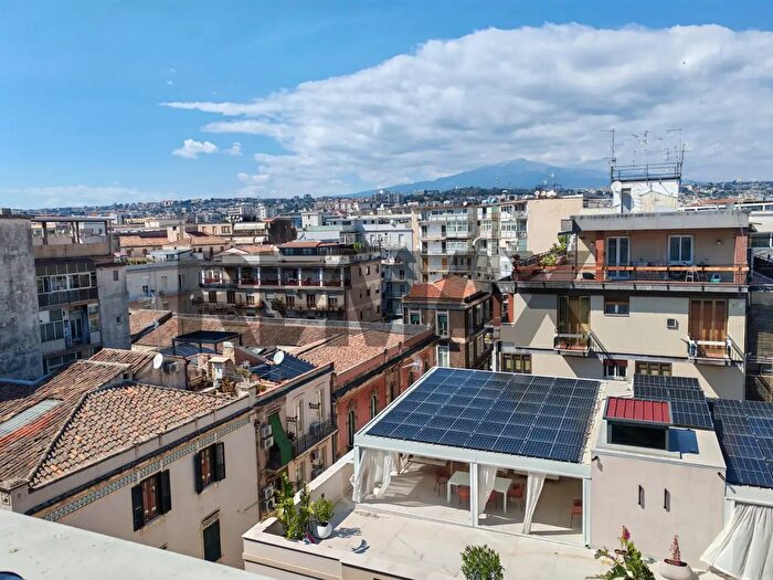 Appartamento con 6 locali in vendita in Via Roccaromana, Catania