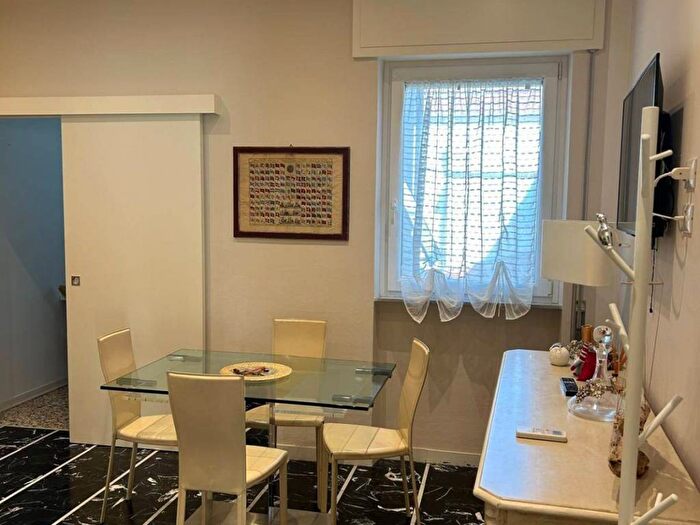 Appartamento trilocale in affitto in Viale Ugo Foscolo, Centro, Viareggio