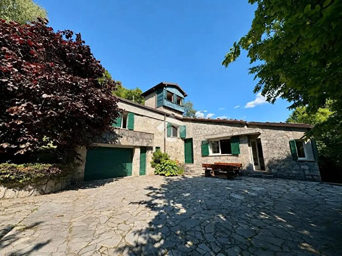 Casa con 6 locali in vendita in Via Santissima Trinità, Casnigo