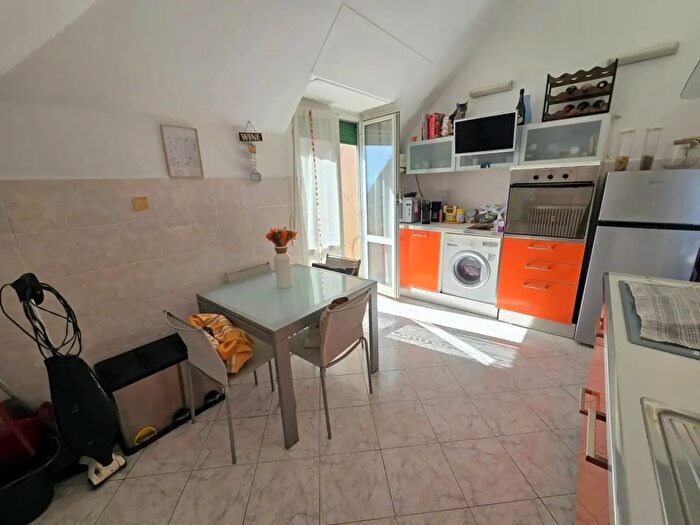 Appartamento quadrilocale in vendita in Via Villini Ambrogio Negrone, Genova
