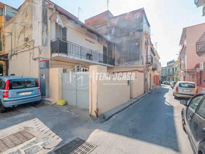 Casa trilocale in vendita in Via Candore, Messina