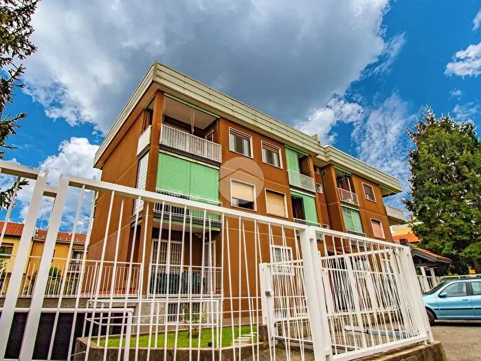 Appartamento trilocale in vendita in Via Montello, Garbagnate Milanese