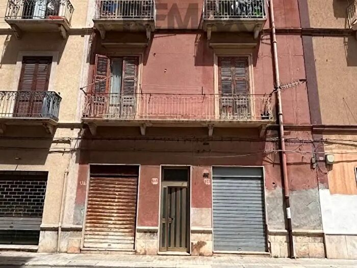 Casa con 8 locali in vendita in Via Livio Bassi, Trapani