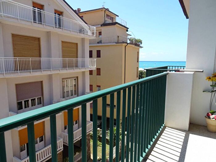 Appartamento con 5 locali in affitto in Via Paola Olivieri, Centro, Levanto