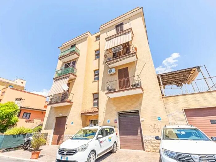 Appartamento bilocale in vendita in Via dei Limoni b, Roma