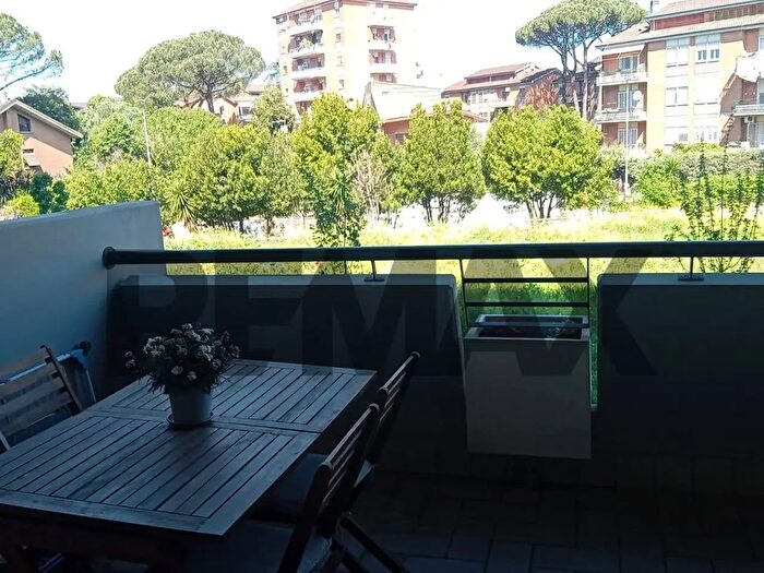 Appartamento bilocale in affitto in Via Rosalba Carriera, Roma