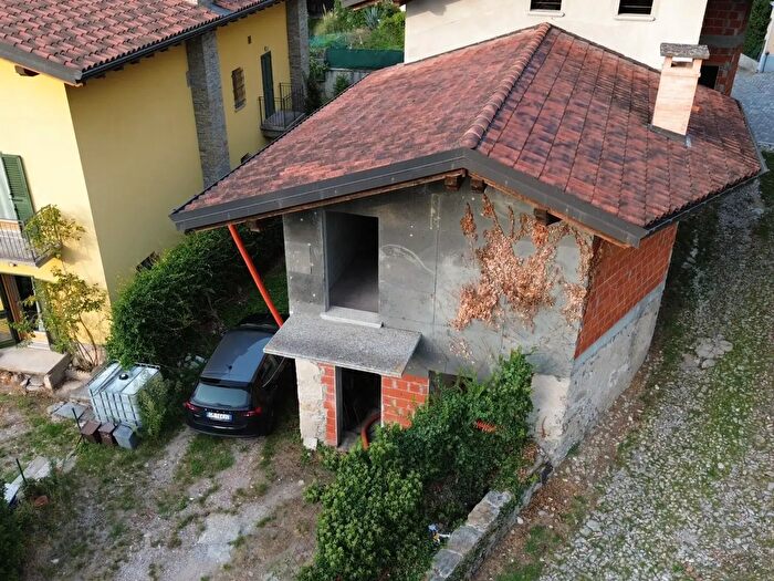 Casa in vendita in Vicolo Pasubio, Orino