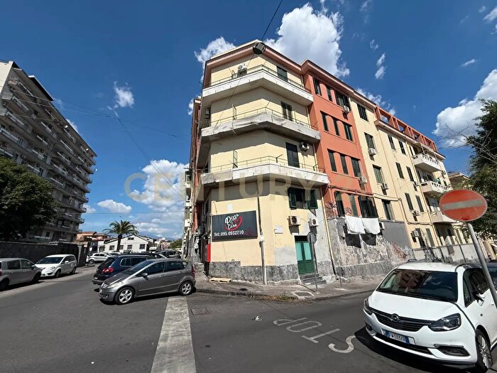 Appartamento quadrilocale in vendita in Viale Mario Rapisardi, Catania