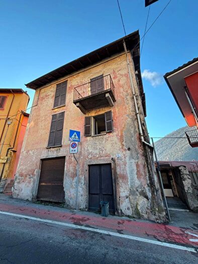 Casa con 10 locali in vendita in Verbania