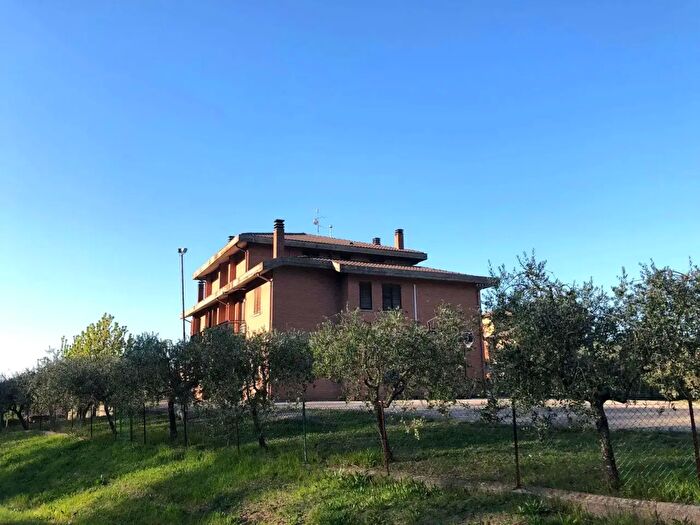 Appartamento con 7 locali in vendita in Frazione Montenero, Todi