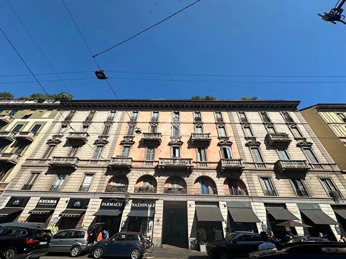 Appartamento trilocale in vendita in Corso Cristoforo Colombo, Milano