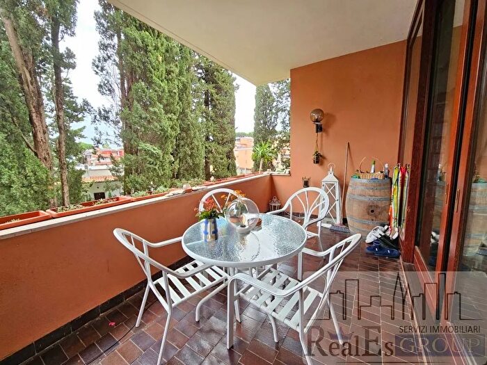 Appartamento trilocale in vendita in Via dellIsola Farnese Roma, Roma