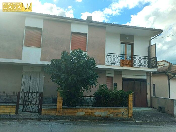 Casa con 7 locali in vendita in Cda Colledonico, Montorio Al Vomano