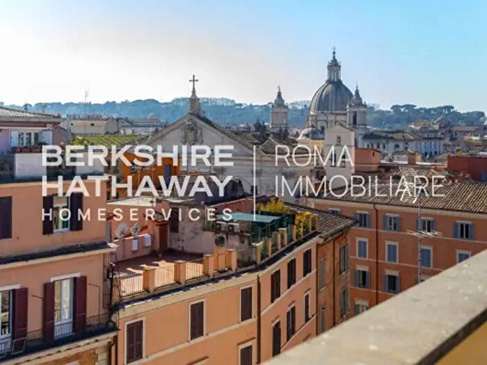 Appartamento quadrilocale in affitto in Via Borgognona, Roma