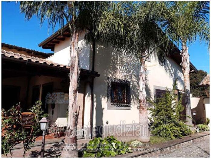 Casa in vendita in Via Appia Sud, Velletri